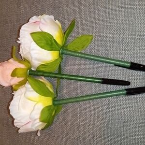Handcrafted Floral Pen Set with Pink and White Roses